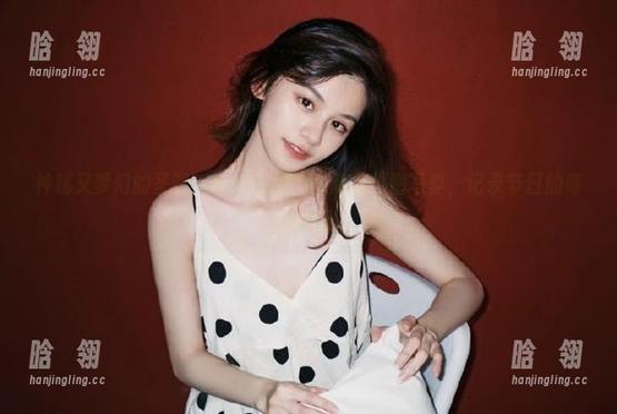 神秘又梦幻的圣诞：Min.E (민이)高清原图写真，记录节日的奇妙瞬间